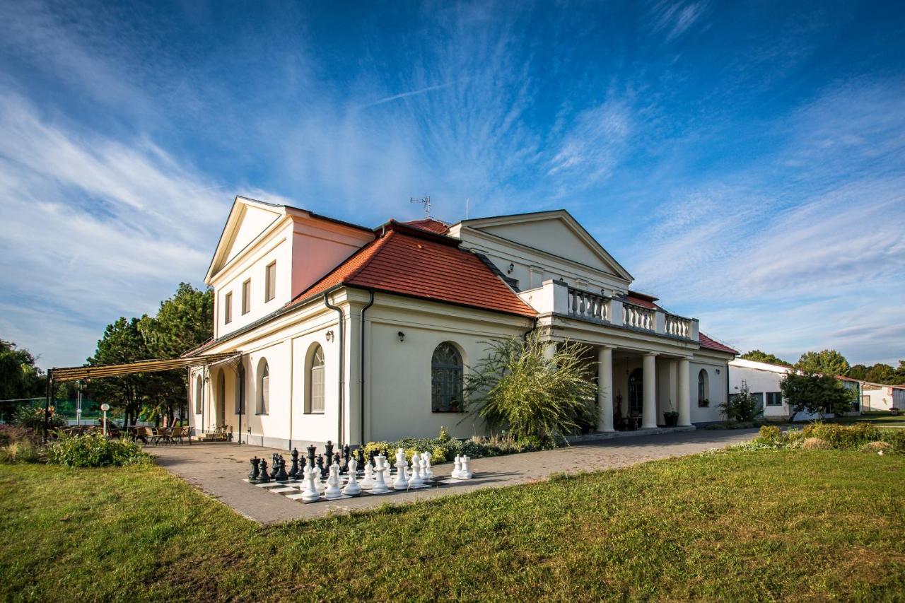 Tarnoca Kuria Bed & Breakfast Soponya Exterior foto