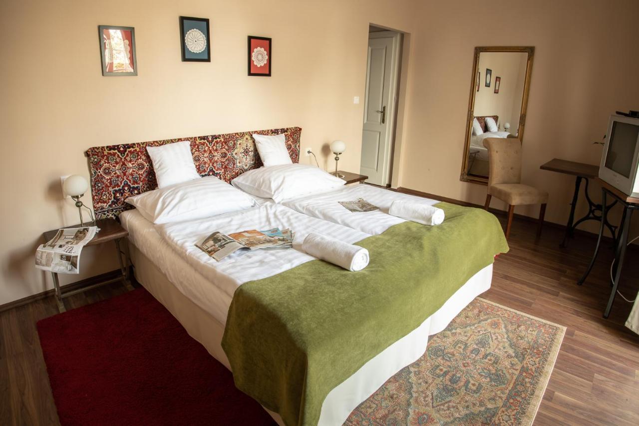 Tarnoca Kuria Bed & Breakfast Soponya Exterior foto