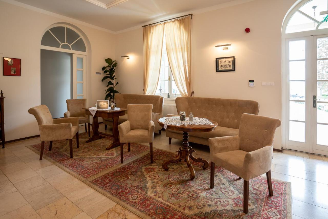 Tarnoca Kuria Bed & Breakfast Soponya Exterior foto