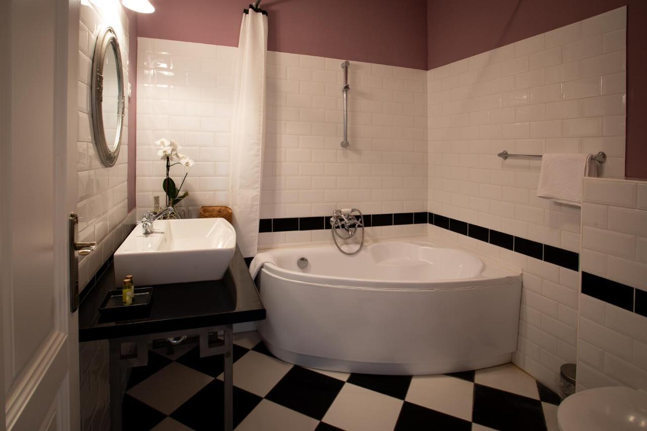 Tarnoca Kuria Bed & Breakfast Soponya Exterior foto