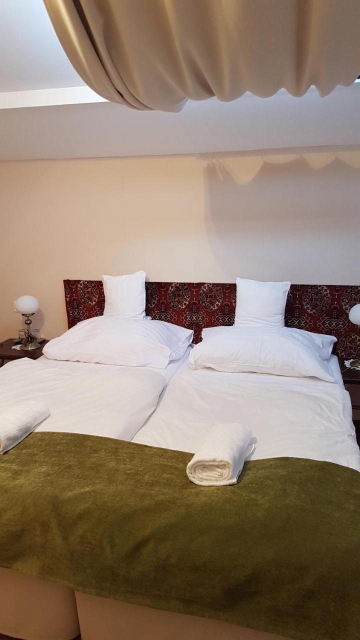 Tarnoca Kuria Bed & Breakfast Soponya Exterior foto